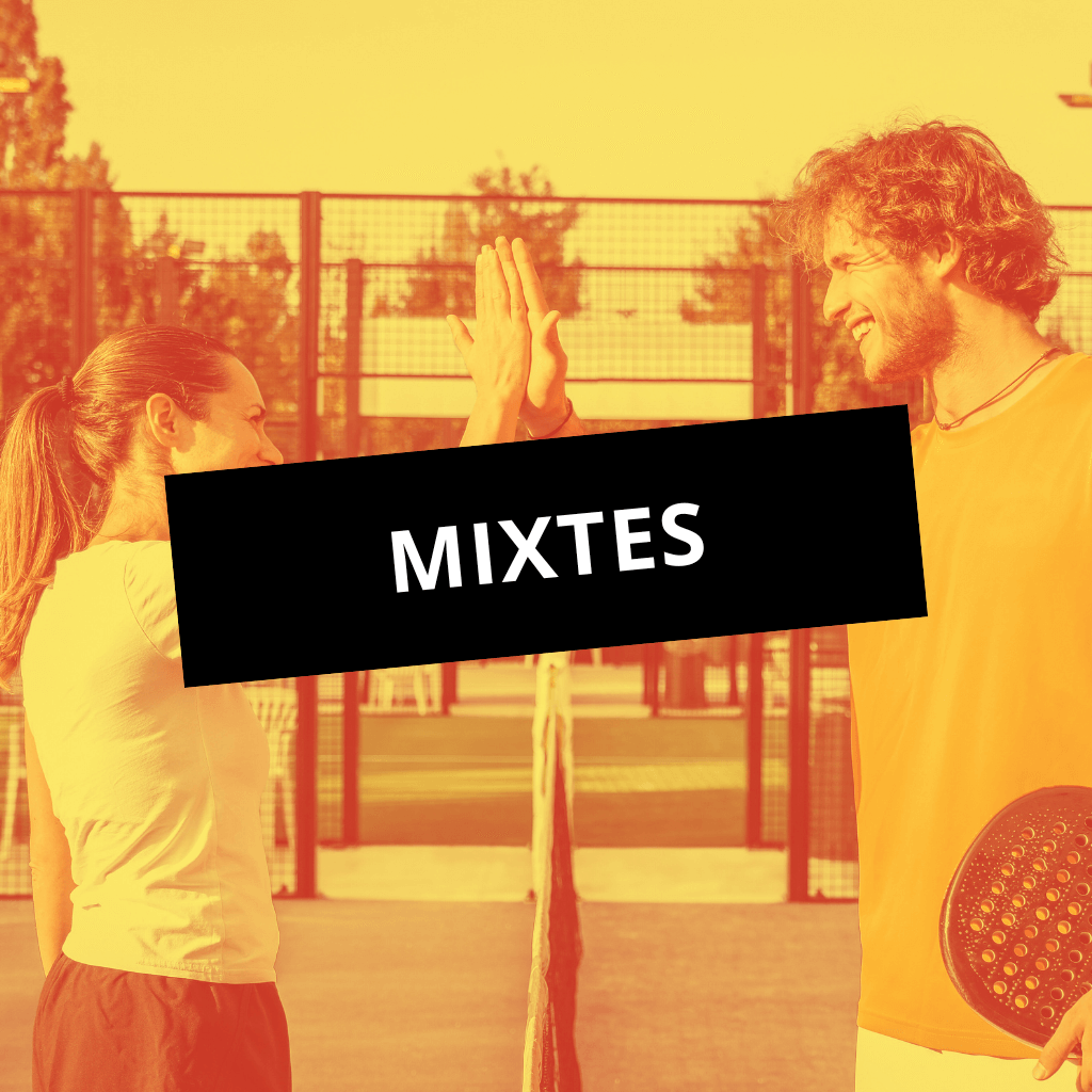 Un match de padel mixte avec joueurs et joueuses réunis sur le court à Tours